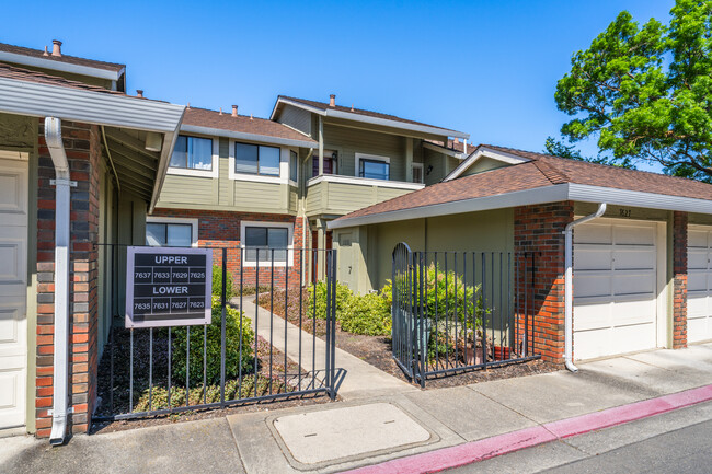 7629 Arbor Creek Cir in Dublin, CA - Foto de edificio - Building Photo