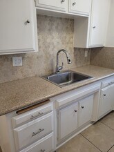 Vista Sunset Apartments in Los Angeles, CA - Building Photo - Building Photo