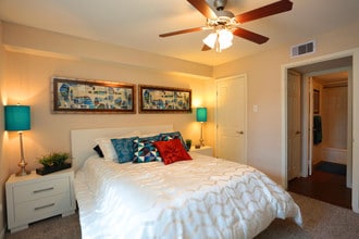 London Belle in Pasadena, TX - Foto de edificio - Interior Photo