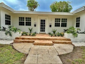 3801 Ponce de Leon in Coral Gables, FL - Building Photo - Building Photo