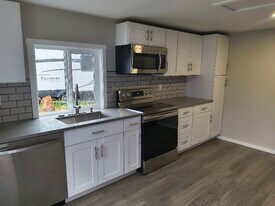 9035 SE Division St in Portland, OR - Building Photo