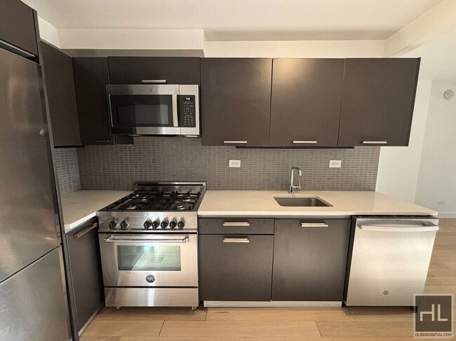 East 39th Street, Unit 13D in New York, NY - Building Photo - Building Photo