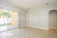 17833 NW 87th Pl in Hialeah, FL - Foto de edificio - Building Photo