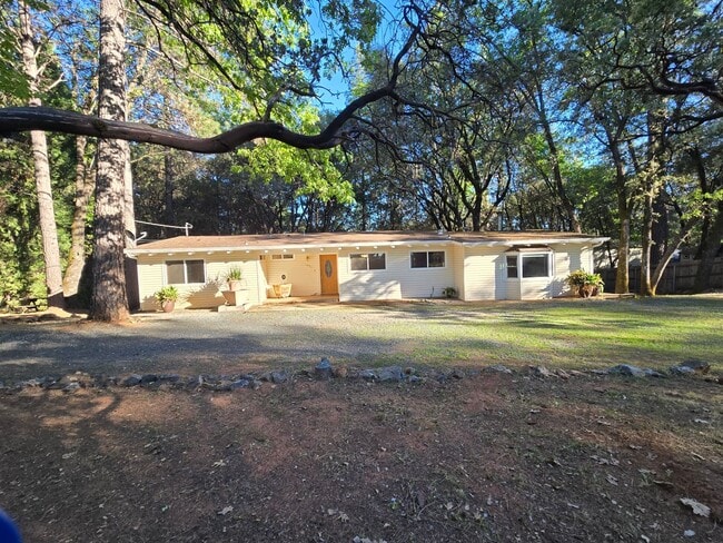 1495 Hillcrest Blvd in Colfax, CA - Building Photo - Building Photo