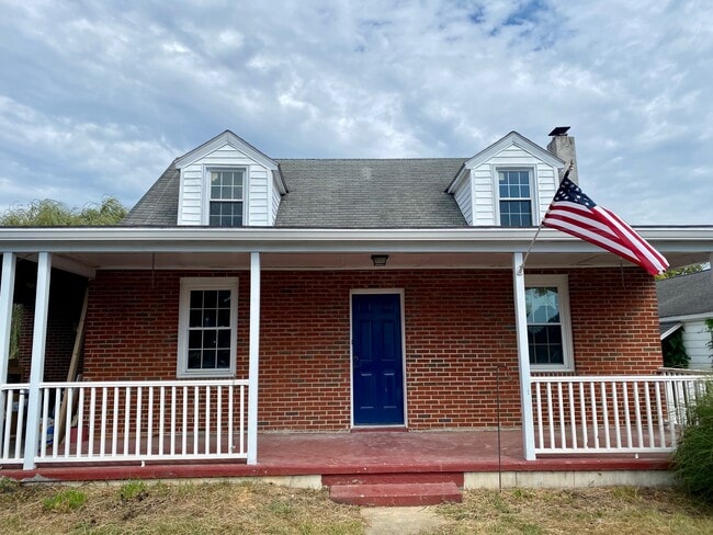 property at 11 N Colonial Dr