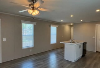 423 Dubois Dr in Howell, MI - Foto de edificio - Building Photo