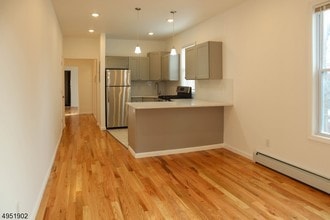 373 N 6th St in Newark, NJ - Building Photo - Building Photo