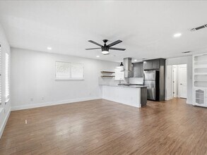 2531 W Twelfth St in Dallas, TX - Foto de edificio - Building Photo