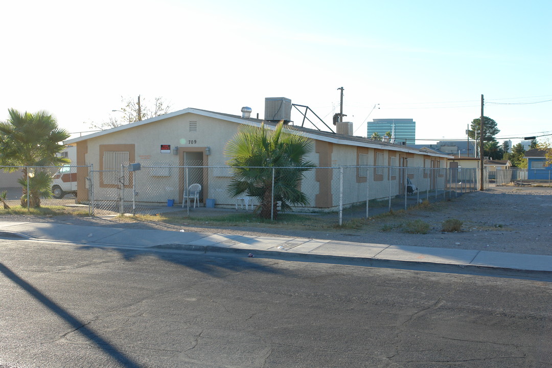 709 Jefferson Ave in Las Vegas, NV - Foto de edificio