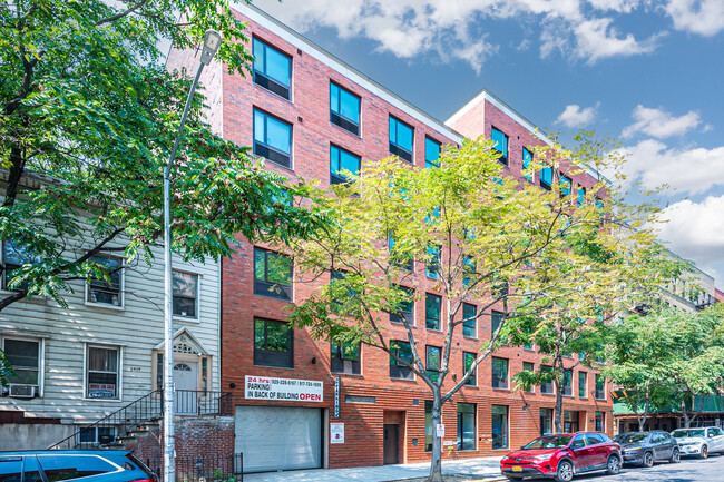 2441 Crotona Ave in Bronx, NY - Building Photo - Primary Photo