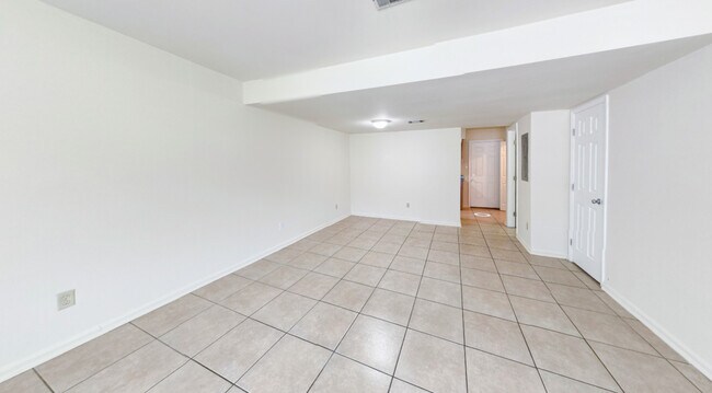 2268 Continental Ave in Tallahassee, FL - Building Photo - Building Photo