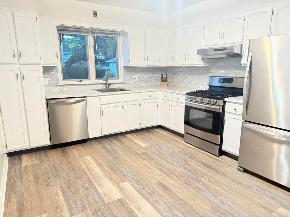 203 Terrace Ave in Hasbrouck Heights, NJ - Building Photo