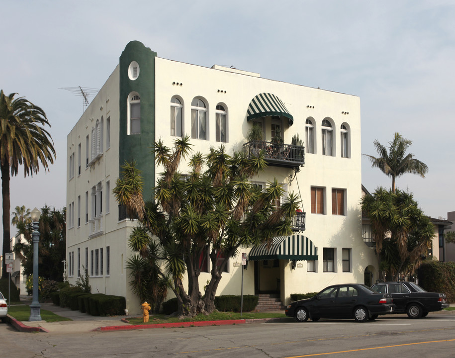 703 E Medio St in Long Beach, CA - Building Photo