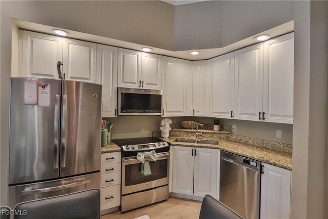 2825 Palm Beach Blvd