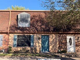 9303 Hammerly Blvd in Houston, TX - Building Photo