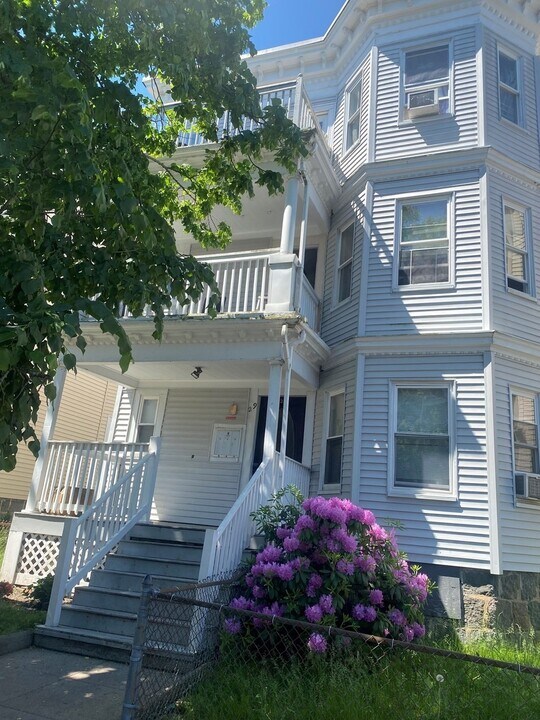 29 Mount Ida Rd, Unit 3 in Boston, MA - Foto de edificio