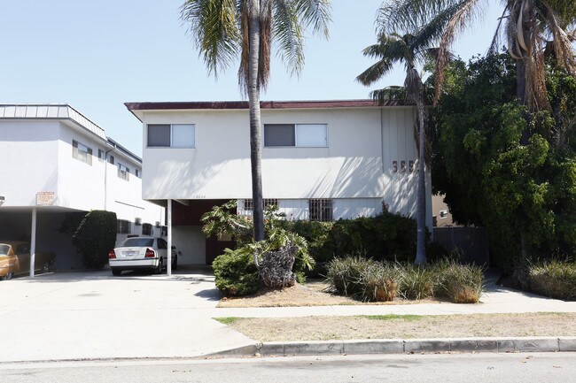 3658 Mentone Ave in Los Angeles, CA - Foto de edificio - Building Photo