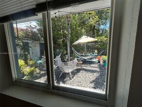 110 NE 56th St in Miami, FL - Foto de edificio - Building Photo