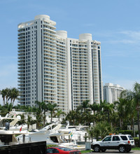 Villa Marina in Aventura, FL - Foto de edificio - Building Photo