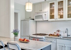 21 Westbourne Ter, Unit 1D in Brookline, MA - Building Photo