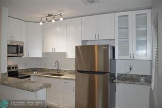 819 NE 14th Ct-Unit -B in Fort Lauderdale, FL - Foto de edificio - Building Photo