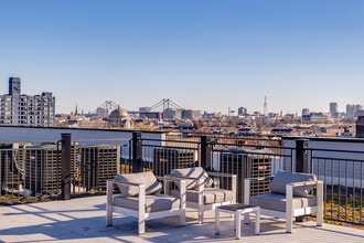 1201 W Girard Ave in Philadelphia, PA - Foto de edificio - Building Photo