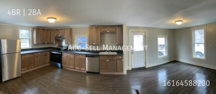 705 W Grove St in Greenville, MI - Building Photo - Building Photo