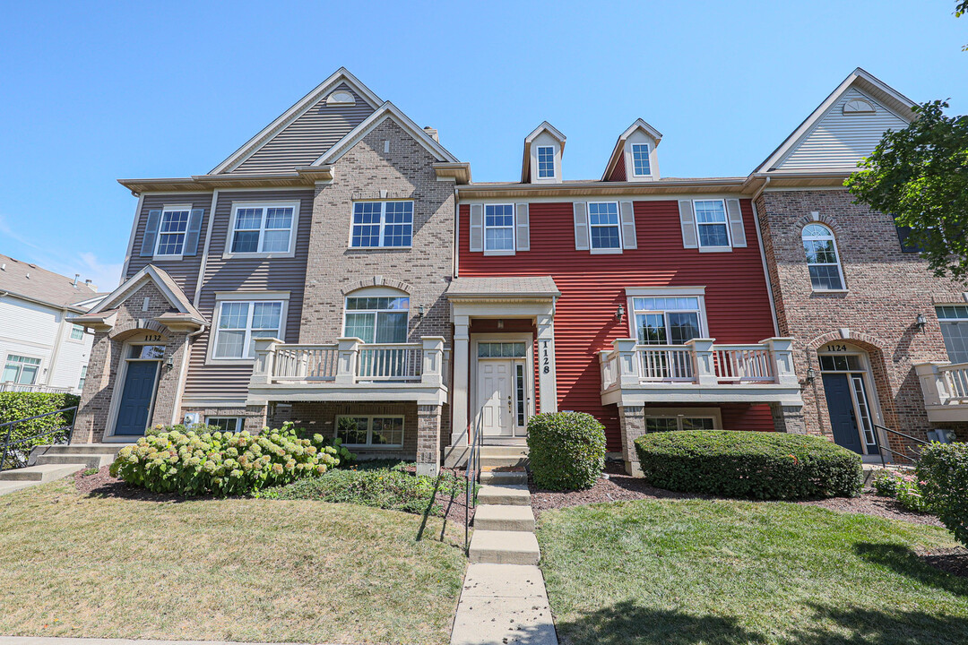 1128 Bartholdi Ct in Carol Stream, IL - Foto de edificio