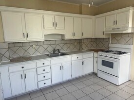 164 Mill St in Poughkeepsie, NY - Building Photo