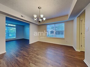 8281 Cardinal Ct in Avon, IN - Foto de edificio - Building Photo