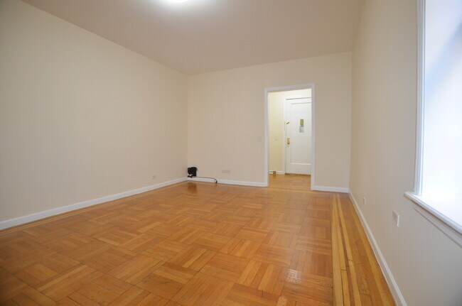 121 E 38th St in New York, NY - Foto de edificio - Building Photo