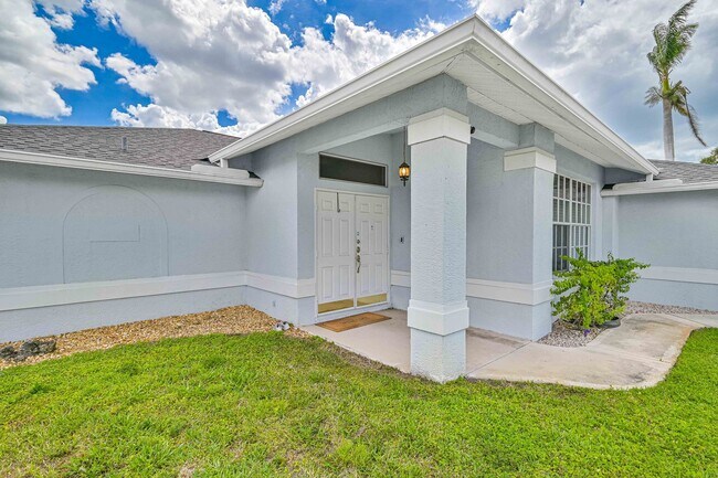 9232 Cypress Dr N in Ft. Myers, FL - Building Photo - Building Photo