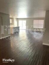 426 Hopedale Ave in North Las Vegas, NV - Building Photo - Building Photo