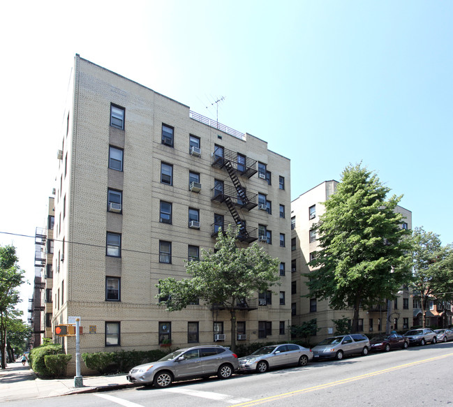 1718 Quentin Rd in Brooklyn, NY - Foto de edificio - Building Photo