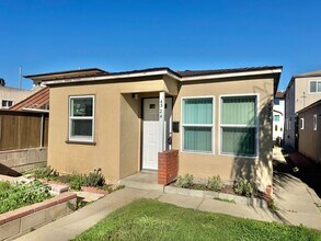 4322-4324 Temecula St in San Diego, CA - Building Photo - Building Photo