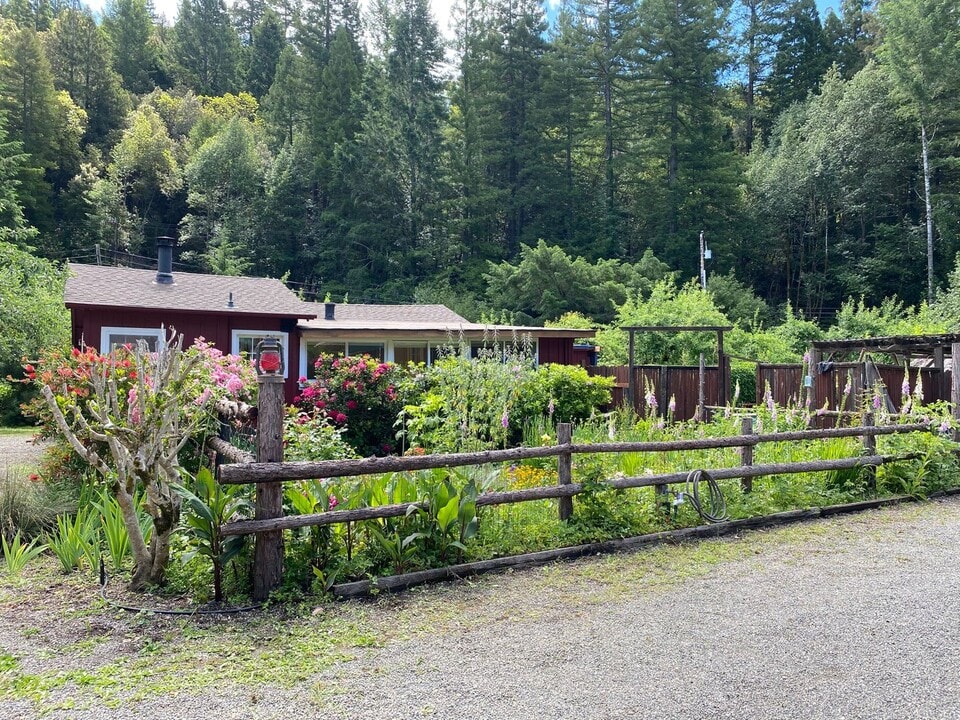 16890 Sweetwater Springs Rd in Guerneville, CA - Building Photo