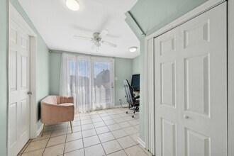 2727 N Artesian Ave, Unit 2 in Chicago, IL - Building Photo - Building Photo