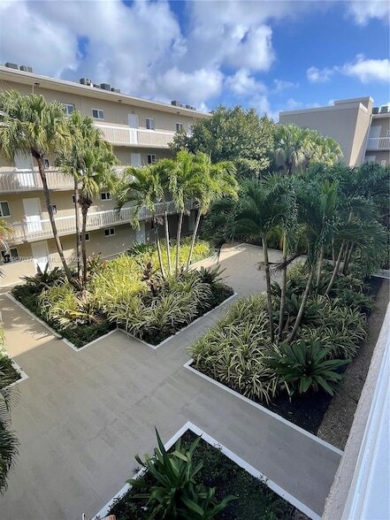 7722 Camino Real, Unit E316 in Miami, FL - Building Photo - Building Photo