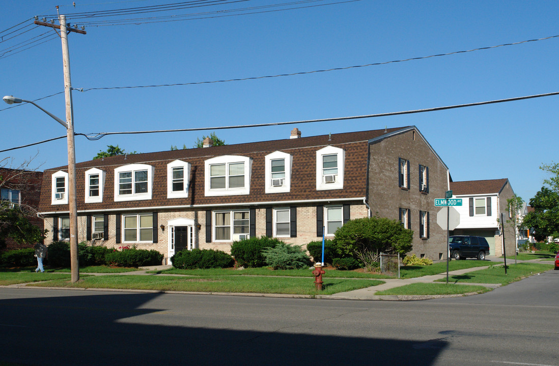 2600 Elmwood Avenue Apartments in Kenmore, NY - Building Photo