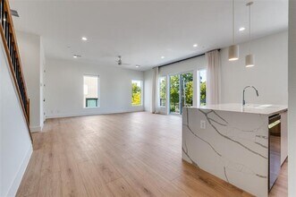 2206 Arroyo Ave in Dallas, TX - Foto de edificio - Building Photo