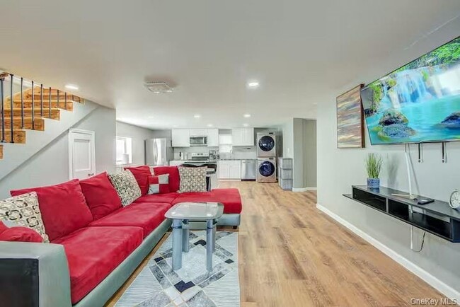 property at 8 Carl Pl