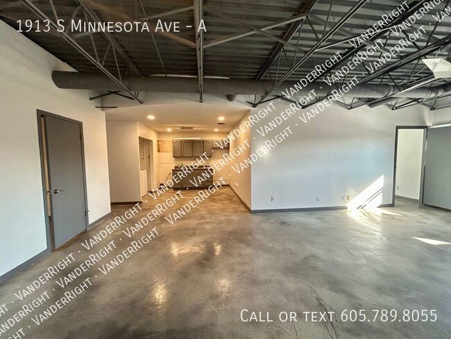 1913 S Minnesota Ave in Sioux Falls, SD - Building Photo - Building Photo