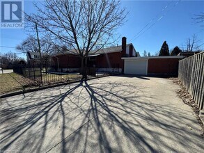 250 W 31st St in Hamilton, ON - Building Photo - Building Photo