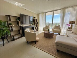 1700 NW N River Dr in Miami, FL - Building Photo - Building Photo