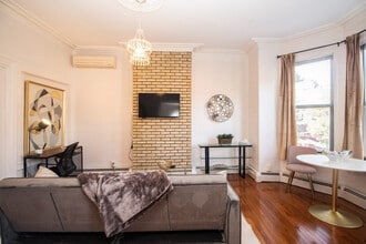 282 Washington St in Brookline, MA - Foto de edificio - Building Photo