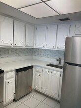 2936 Lake Shore Dr in West Palm Beach, FL - Building Photo - Building Photo