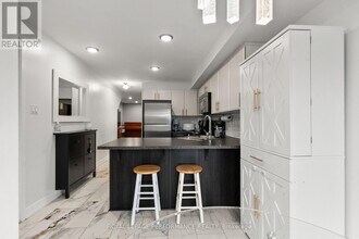 2016 Dorima St in Ottawa, ON - Building Photo - Building Photo