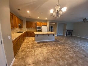 2223 N Riesling Ave in Hanford, CA - Building Photo - Building Photo