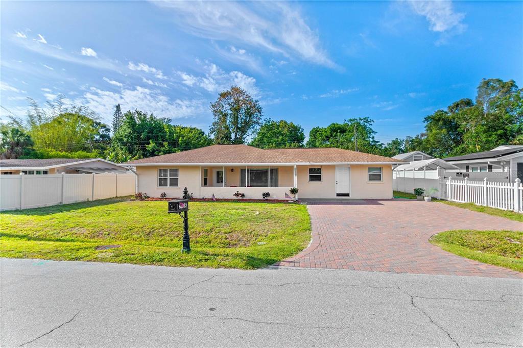 2108 Outer Dr in Sarasota, FL - Building Photo