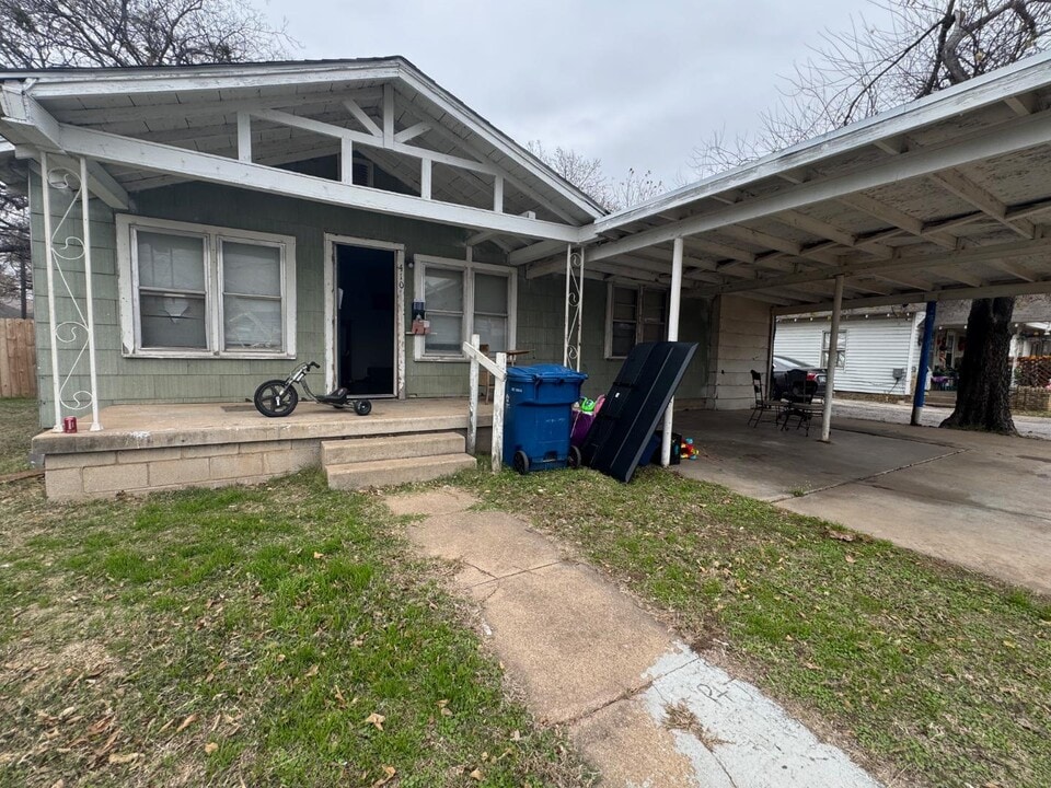 410 E Maple St in Cushing, OK - Building Photo